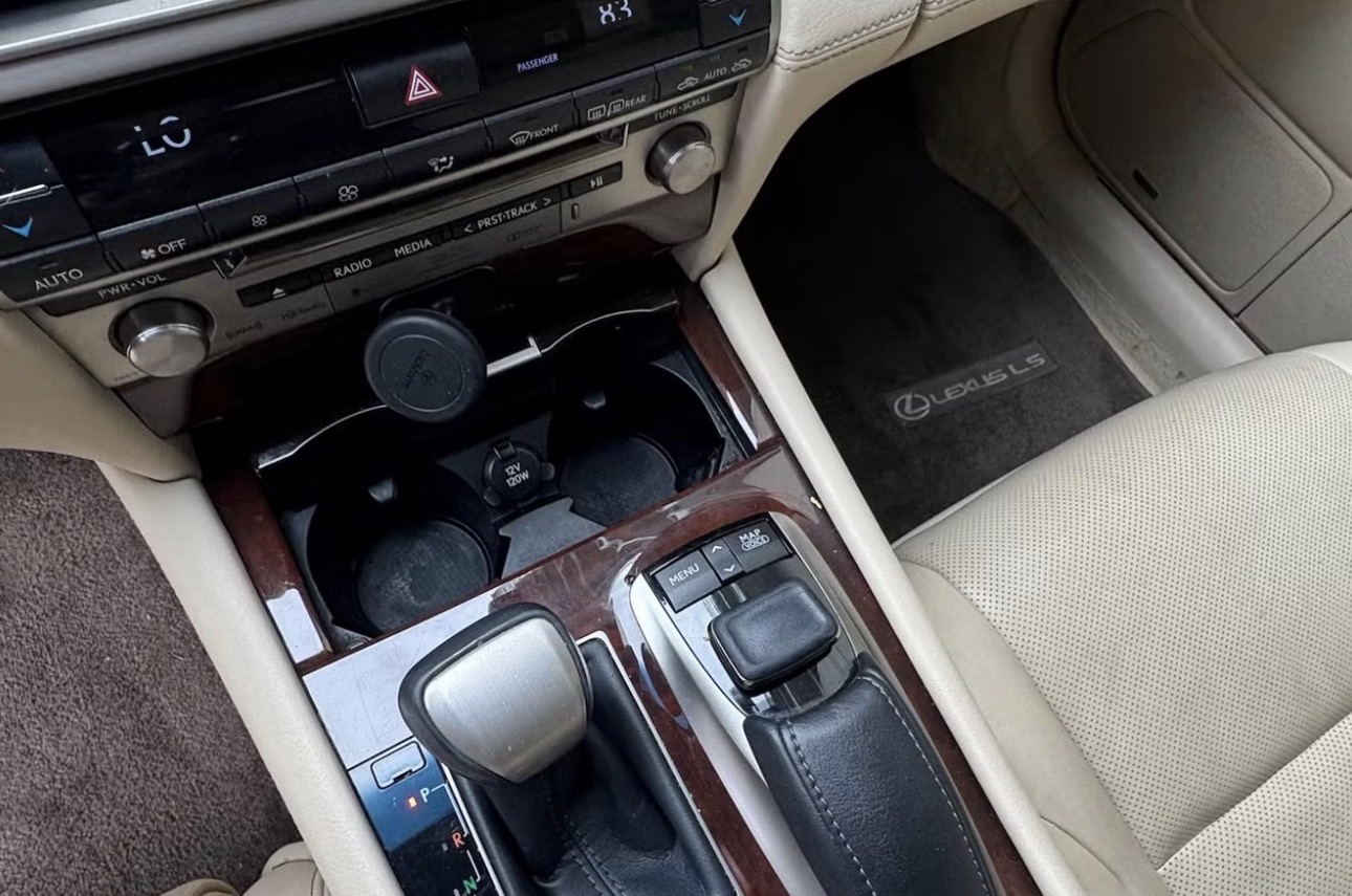 Used 2015 Lexus LS 460 w/ Ultra Luxury Package RWD image 10