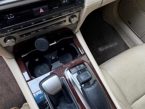 Used 2015 Lexus LS 460 w/ Ultra Luxury Package RWD image 10