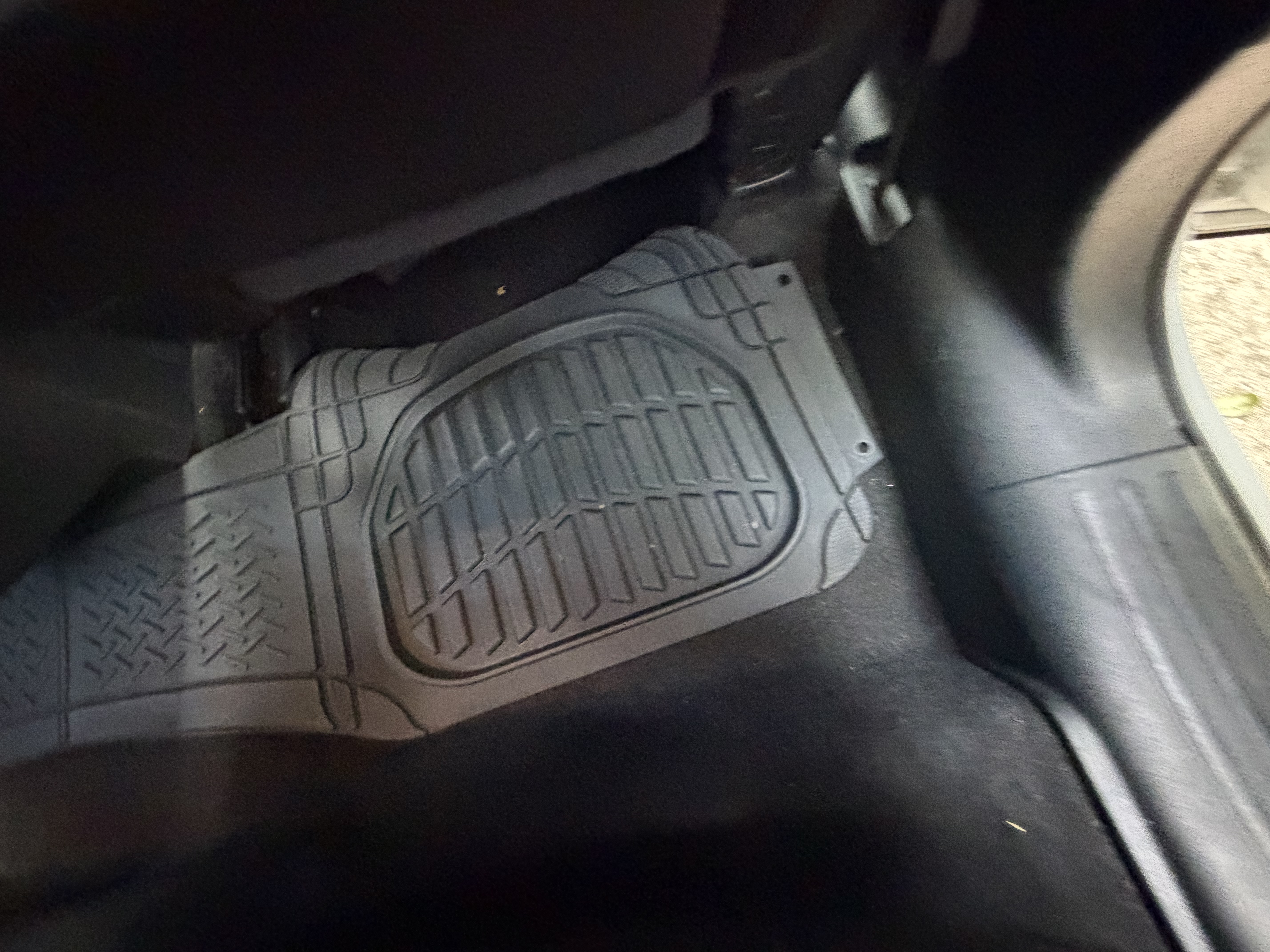 Used 2019 Jeep Cherokee Latitude Plus FWD image 16