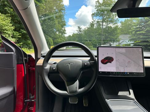 Used 2021 Tesla Model Y Long Range AWD/4WD image 12