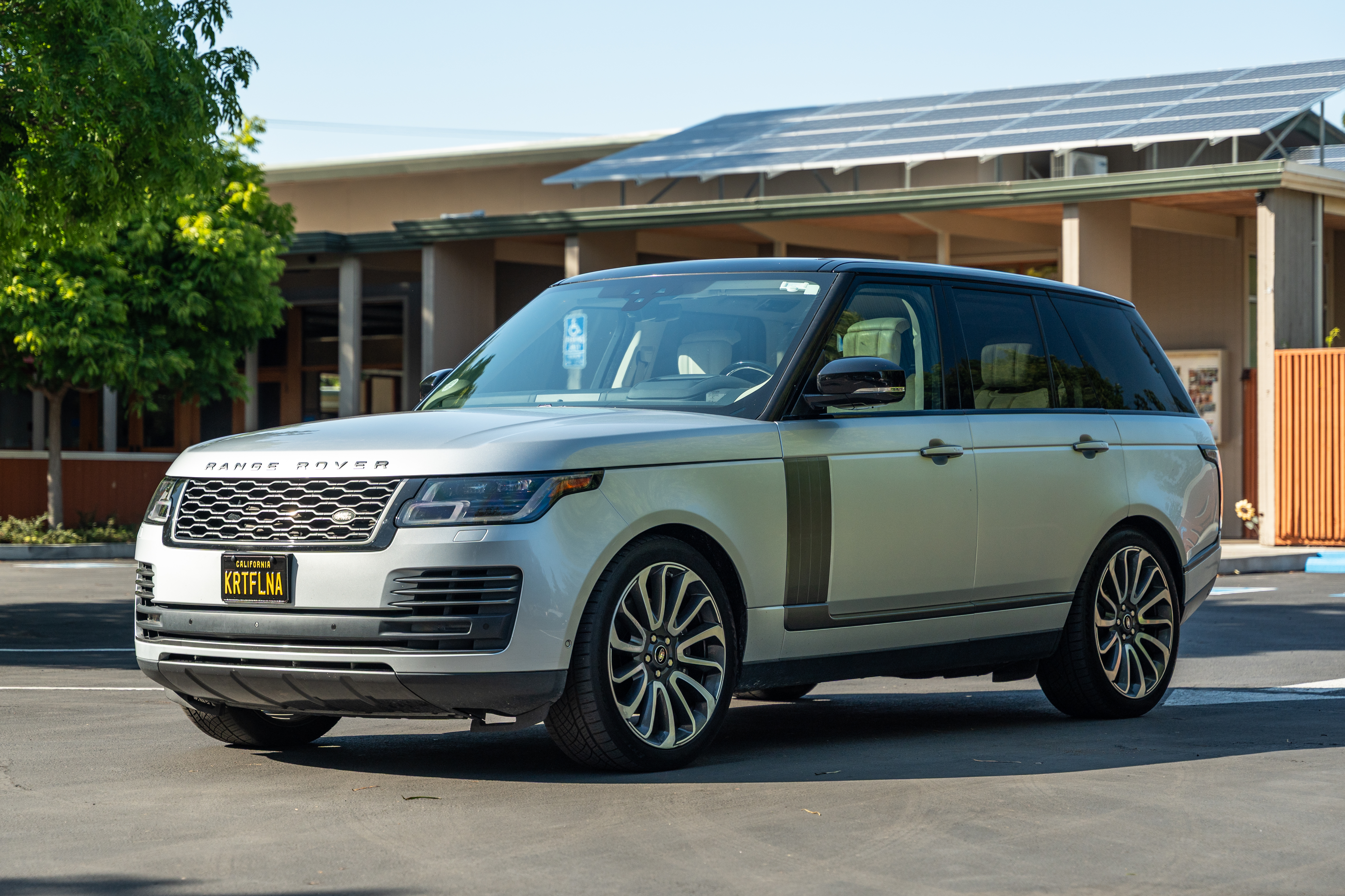 Used 2018 Land Rover Range Rover Autobiography AWD/4WD image 1