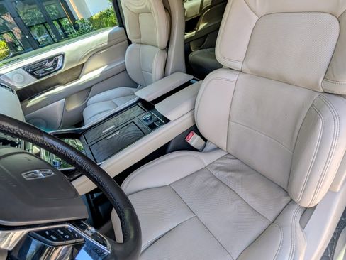 Used 2020 Lincoln Navigator Reserve w/ Luxury Package image 18