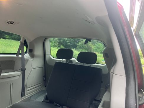 Used 2009 Dodge Grand Caravan SE FWD image 24