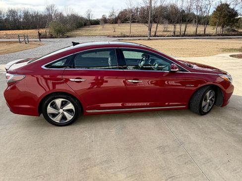 Used 2016 Hyundai Sonata Limited w/ Option Group 02 image 2