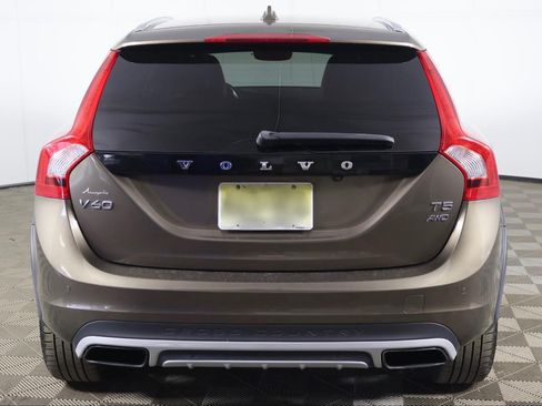 Used 2015 Volvo V60 T5 Cross Country Platinum AWD/4WD image 8
