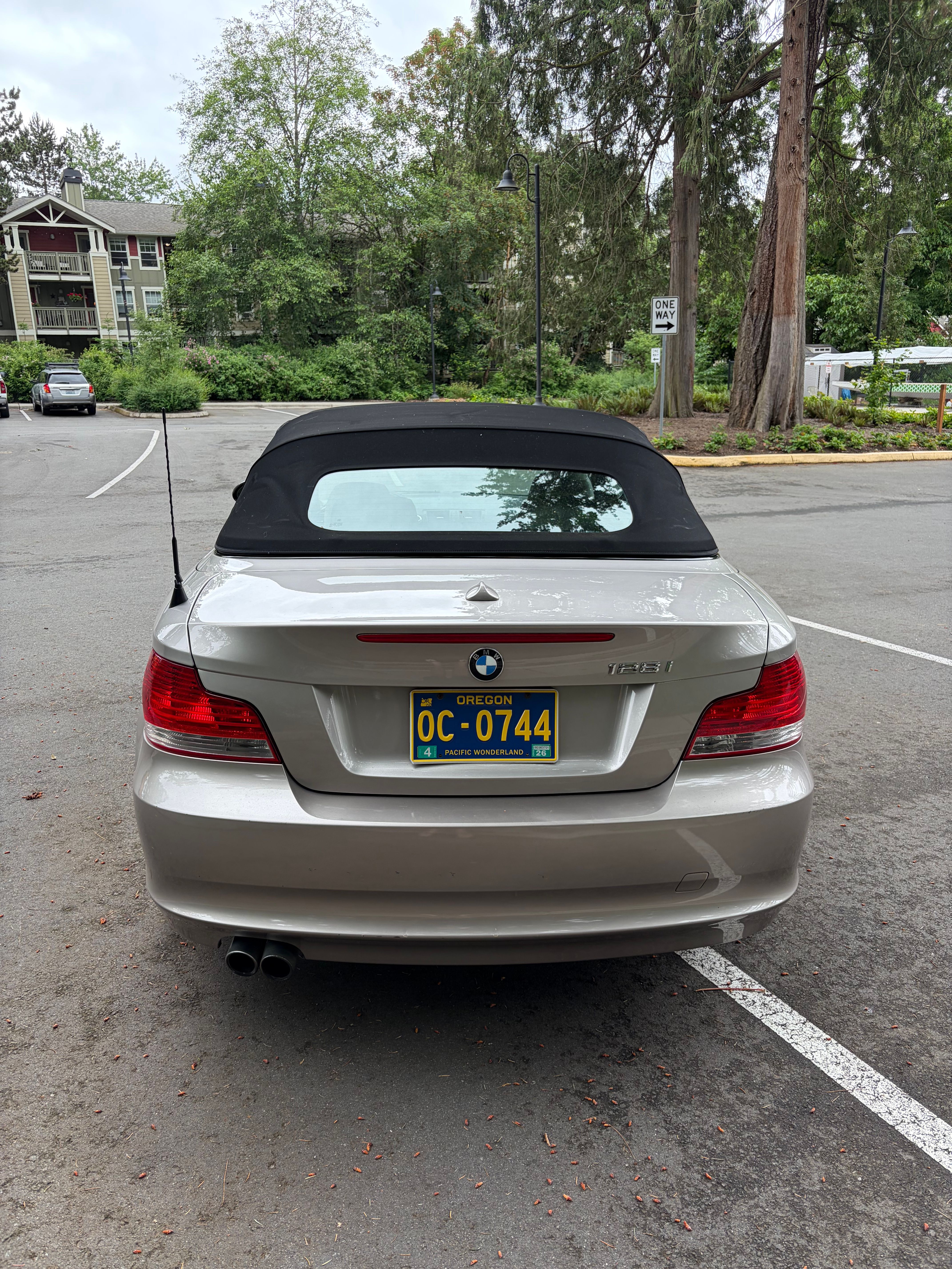 Used 2008 BMW 128i Convertible RWD image 14