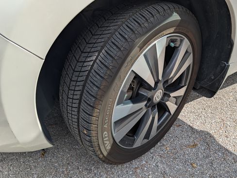 Used 2015 Nissan Leaf SL image 13