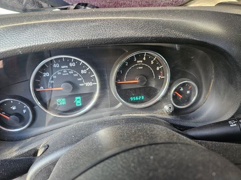 Used 2012 Jeep Wrangler Unlimited Rubicon w/ Connectivity Group image 9