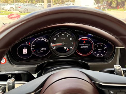 Used 2023 Porsche Panamera image 4