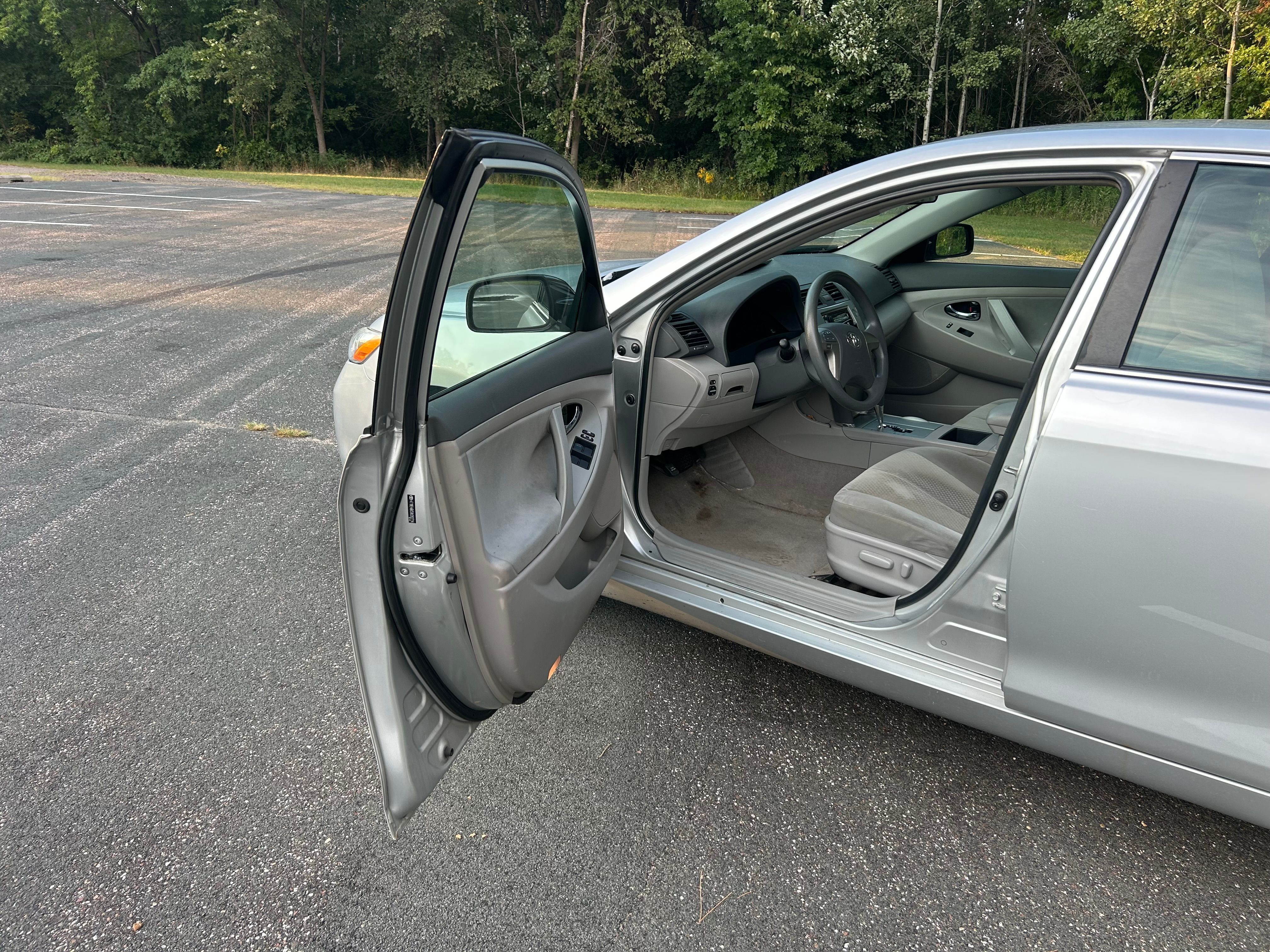 Used 2009 Toyota Camry SE FWD image 8