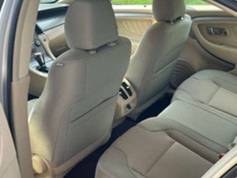 Used 2015 Ford Taurus SEL FWD image 8