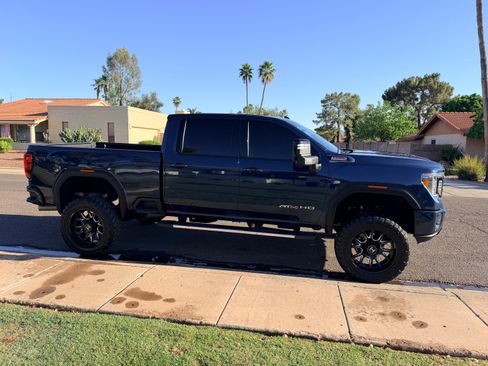 Used 2023 GMC Sierra 2500 AT4 w/ AT4 Preferred Package image 2
