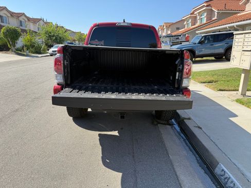 Used 2022 Toyota Tacoma TRD Sport image 6