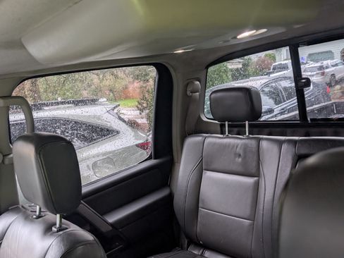 Used 2004 Nissan Titan LE w/ (NAV) Nissan Navigation Pkg image 11