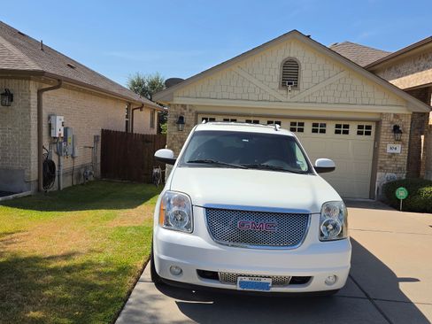 Used 2008 GMC Yukon Denali AWD/4WD image 2