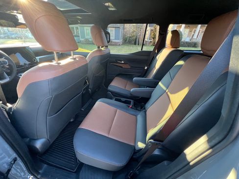 Used 2025 Lexus GX 550 w/ Accessory Package (2T) image 13