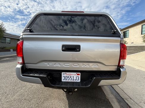 Used 2017 Toyota Tacoma TRD Sport w/ Exterior Package AWD/4WD image 18