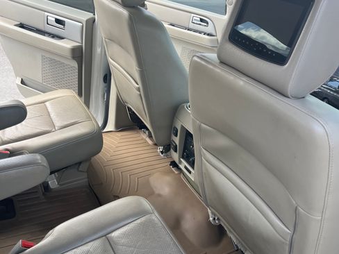 Used 2013 Ford Expedition Limited RWD image 12
