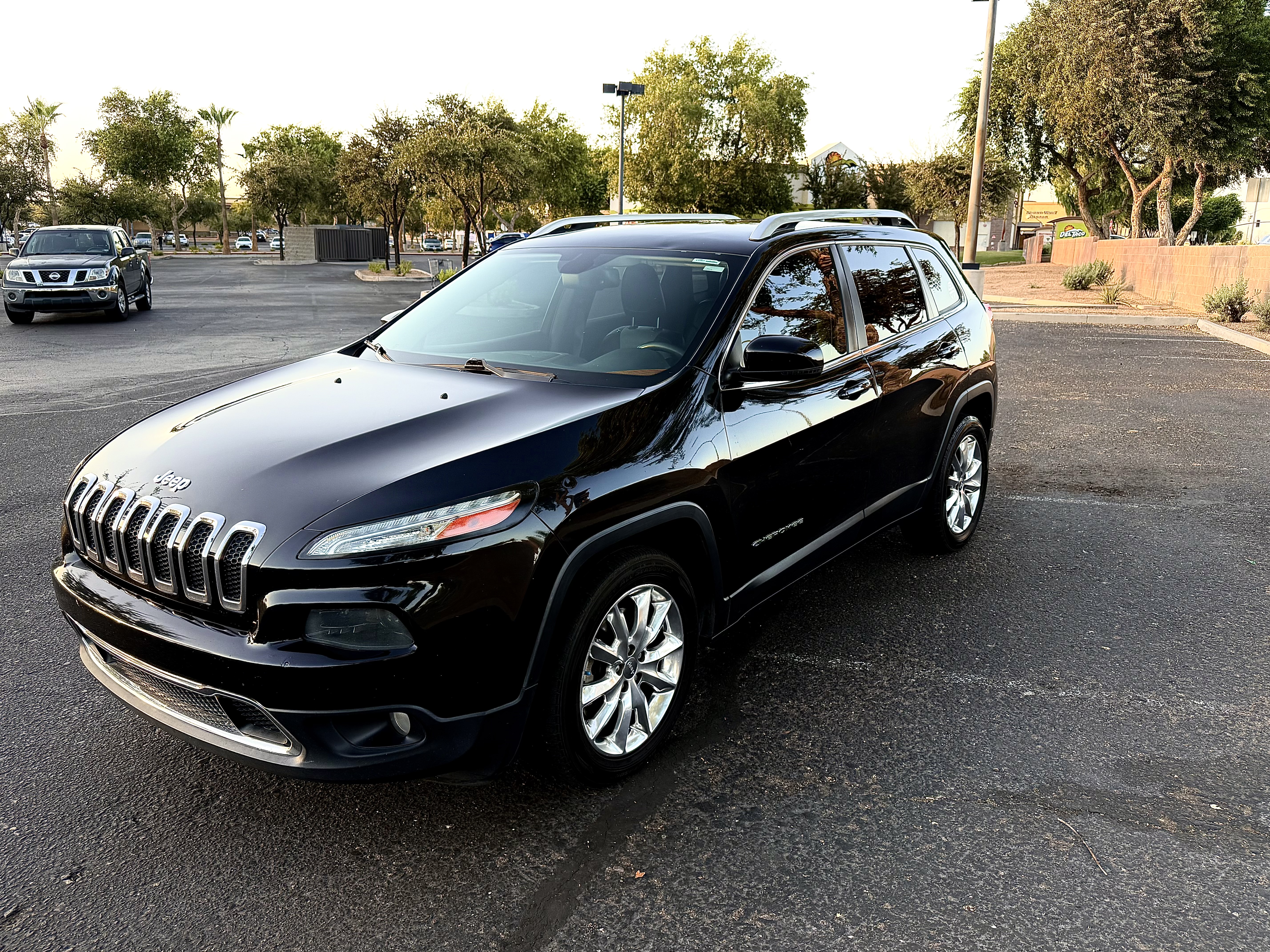 Used 2014 Jeep Cherokee Limited w/ Luxury Group FWD image 1