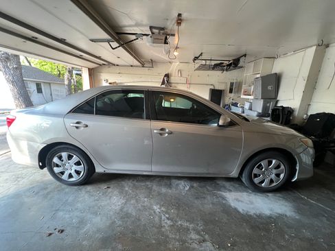 Used 2013 Toyota Camry LE FWD image 1