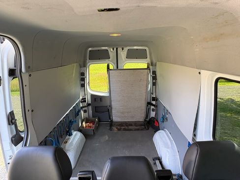 Used 2015 Mercedes-Benz Sprinter 2500 image 10