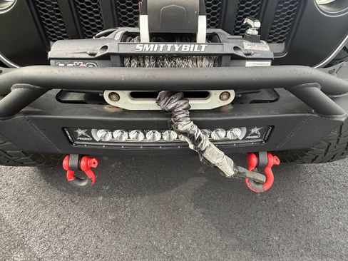 Used 2018 Jeep Wrangler Unlimited Sahara AWD/4WD image 14