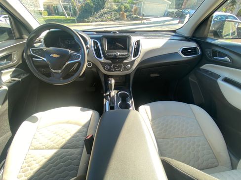 Used 2019 Chevrolet Equinox LS FWD image 12