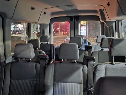 Used 2018 Ford Transit 350 XLT image 8