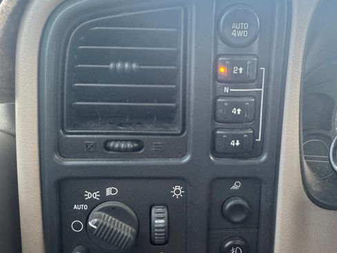 Used 2004 Chevrolet Silverado 1500 4x4 Regular Cab w/ Light Duty Power Package image 18