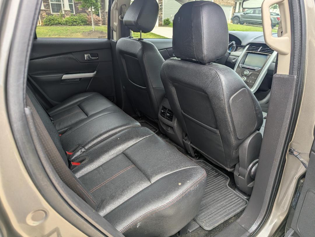 Used 2014 Ford Edge SEL w/ Equipment Group 205A AWD/4WD image 11