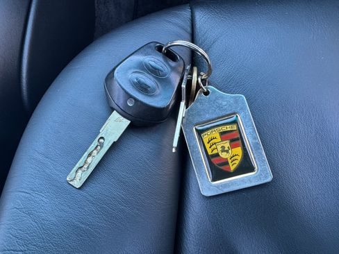 Used 2001 Porsche 911 Carrera 4 image 5