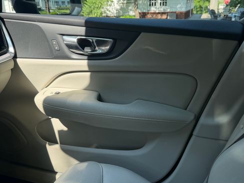 Used 2020 Volvo S60 T5 Momentum FWD image 21