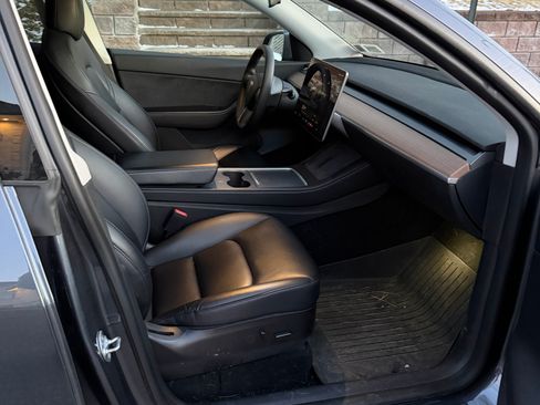 Used 2022 Tesla Model Y Performance image 10