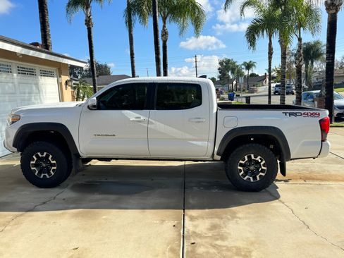 Used 2018 Toyota Tacoma TRD Off-Road image 4