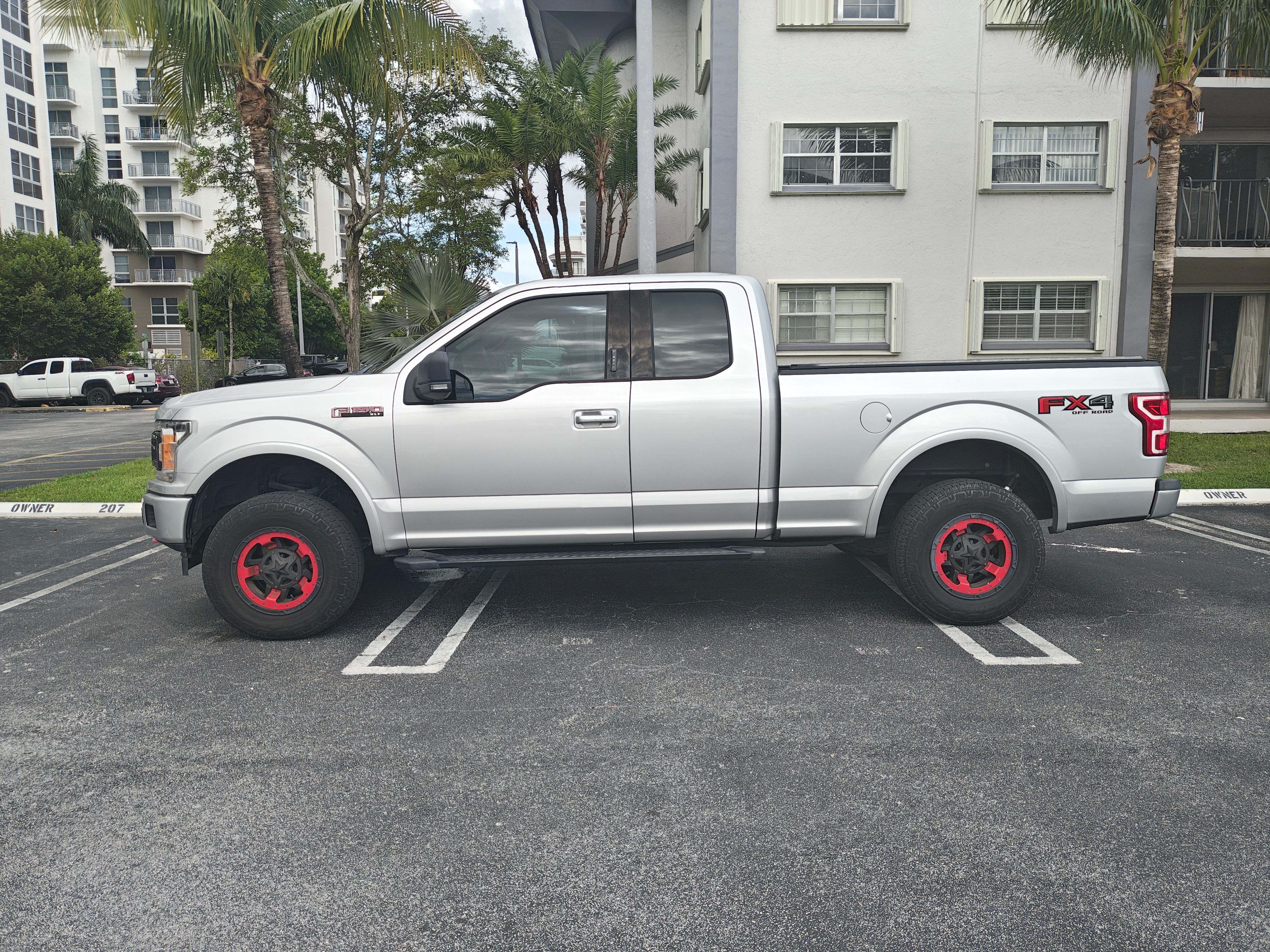 Used 2018 Ford F150 XLT w/ Equipment Group 302A Luxury AWD/4WD image 2
