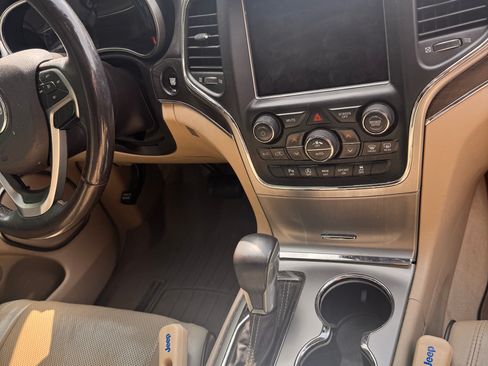 Used 2018 Jeep Grand Cherokee Overland AWD/4WD image 12