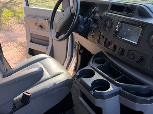 Used 2018 Ford E-450 and Econoline 450 Super Duty w/ Power Windows & Locks Group image 8