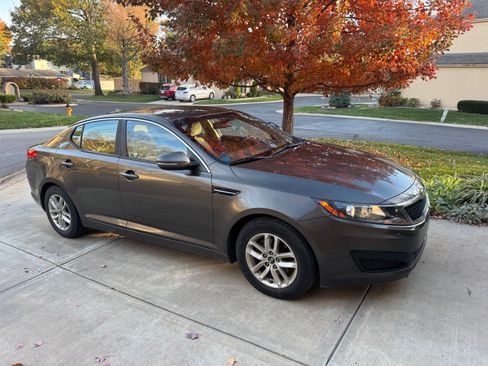 Used 2011 Kia Optima LX image 1