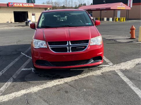 Used 2013 Dodge Grand Caravan SXT image 1