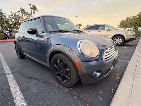 Used 2010 MINI Cooper Hardtop image 1