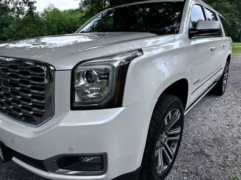 Used 2019 GMC Yukon XL Denali w/ Denali Ultimate Package AWD/4WD image 1