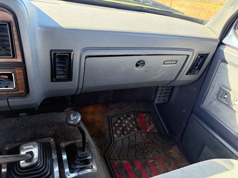 Used 1993 Dodge D/W Truck 250 image 18