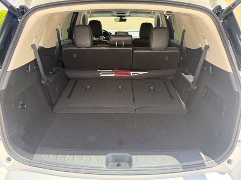 Used 2024 Nissan Pathfinder SL FWD image 6