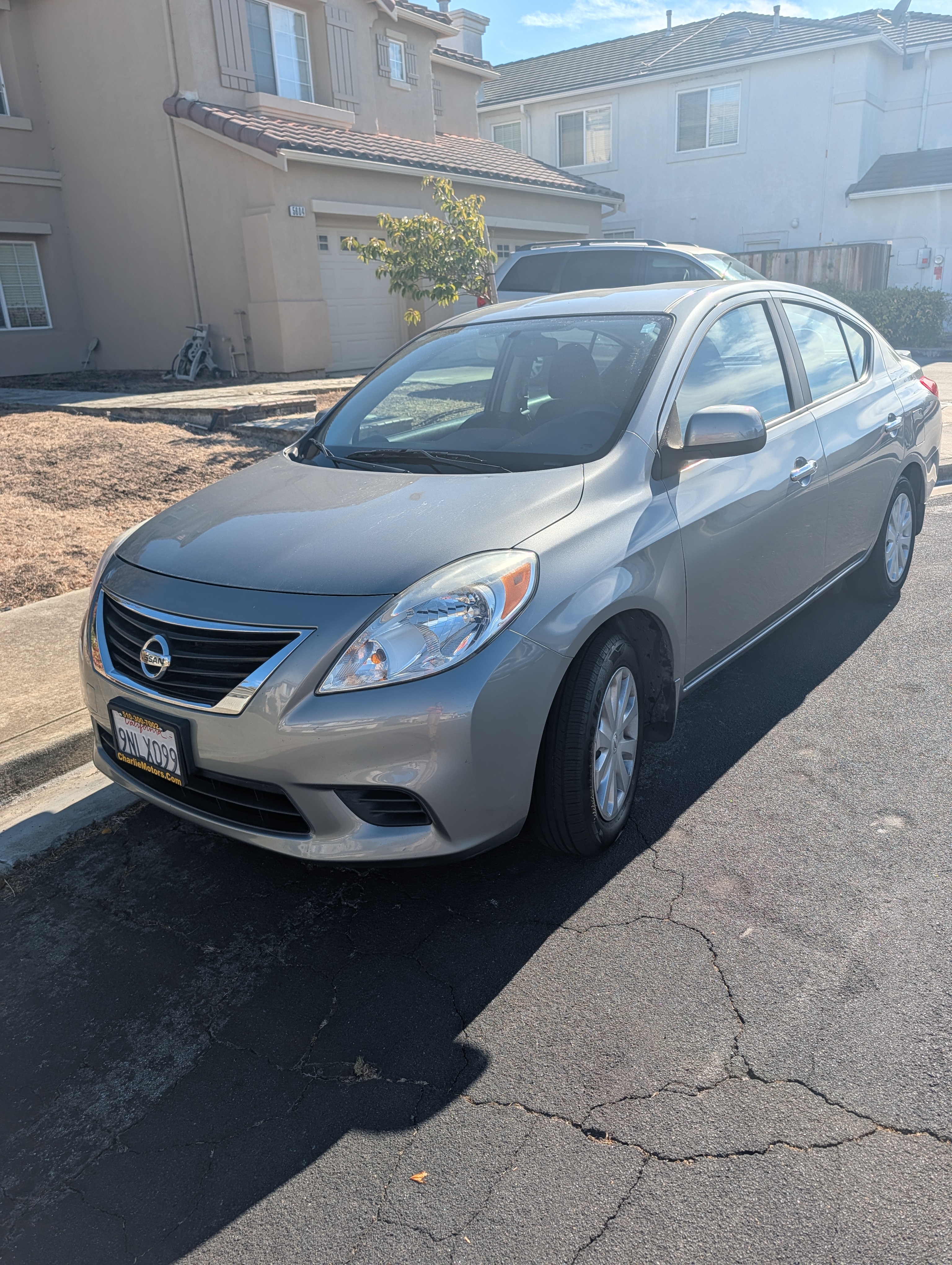 Used 2013 Nissan Versa SV w/ Convenience Pkg FWD image 2