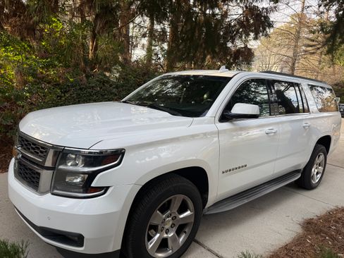 Used 2016 Chevrolet Suburban LT image 1