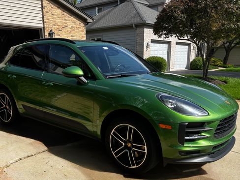 Used 2021 Porsche Macan AWD/4WD image 2