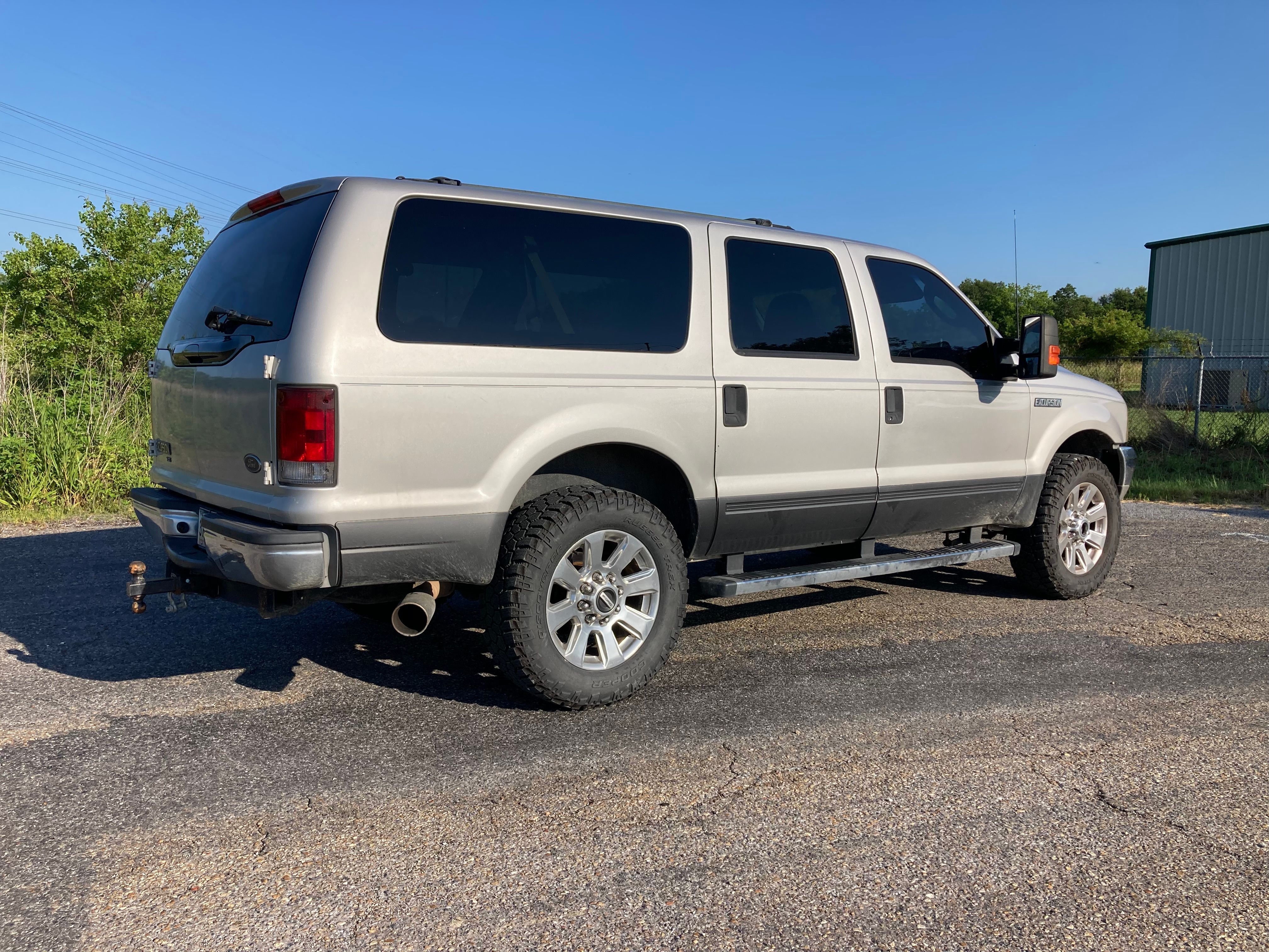 Used 2003 Ford Excursion XLT AWD/4WD image 4