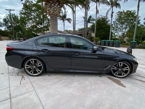 Used 2022 BMW M550i xDrive w/ Premium Package image 2