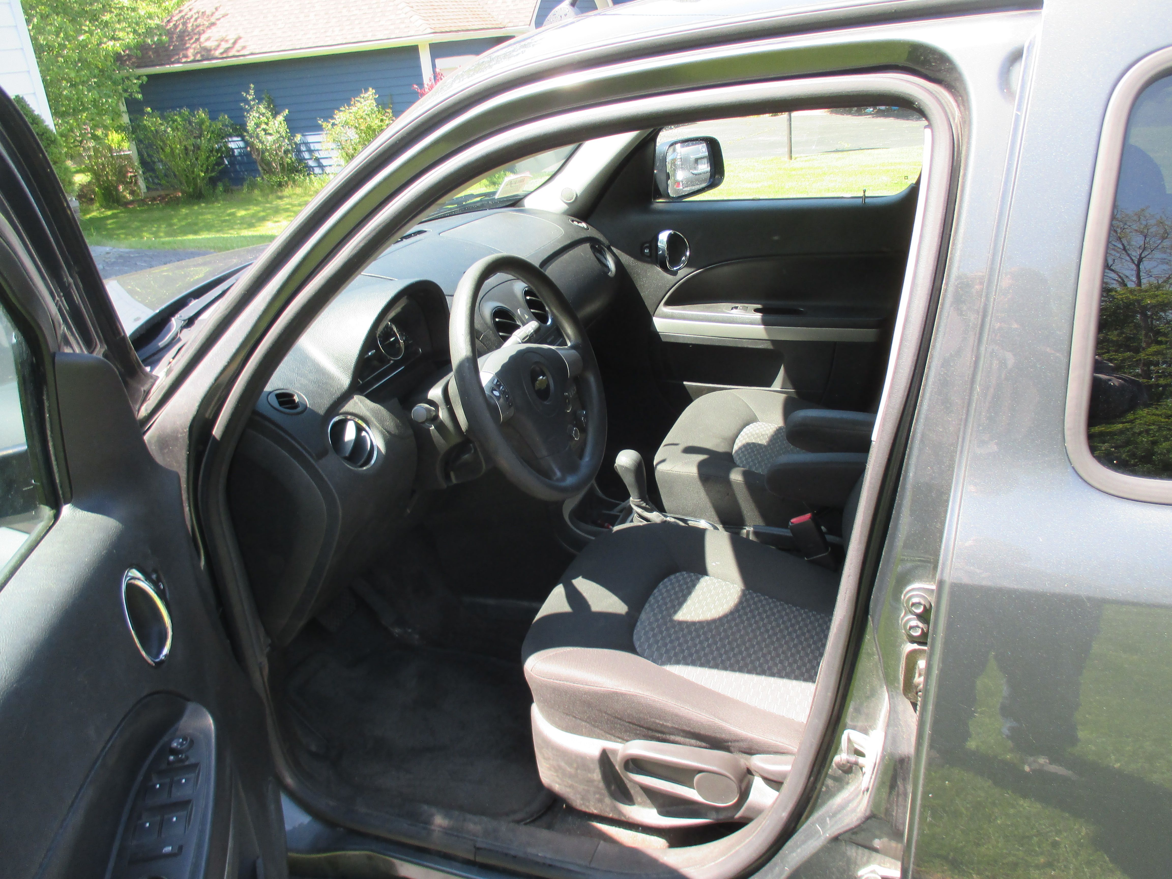 Used 2011 Chevrolet HHR LS FWD image 2