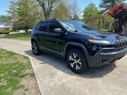 Used 2014 Jeep Cherokee Trailhawk w/ Leather Interior Group AWD/4WD image 4
